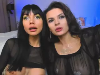 KiraBlackEyes's Live Sex Cam Show