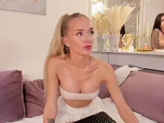 KiraBlackEyes's Live Sex Cam Show