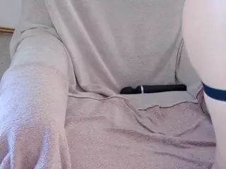 Perfect-Moans's Live Sex Cam Show