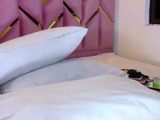 playfulcurvyy's Live Sex Cam Show