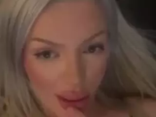 RoxyAntebellum1111's Live Sex Cam Show