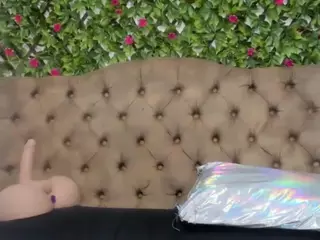 MelodyHott's Live Sex Cam Show