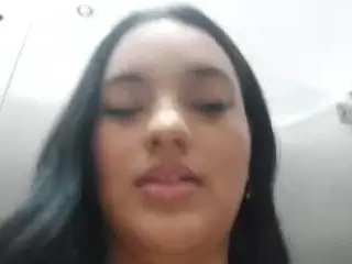 xvarelylegalx's Live Sex Cam Show