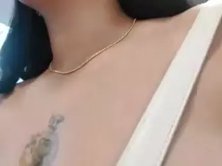 xvarelylegalx's Live Sex Cam Show