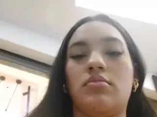 xvarelylegalx's Live Sex Cam Show