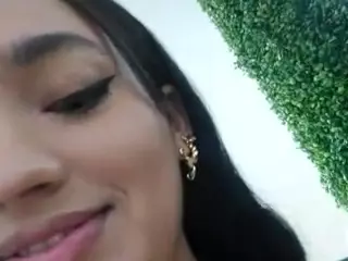 xvarelylegalx's Live Sex Cam Show