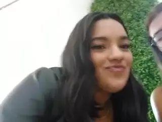 xvarelylegalx's Live Sex Cam Show