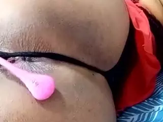 xvarelylegalx's Live Sex Cam Show