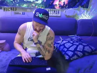 cloudycuddler's Live Sex Cam Show