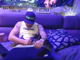 cloudycuddler's Live Sex Cam Show