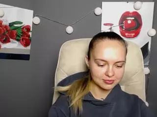 KhaleesiMoon's Live Sex Cam Show