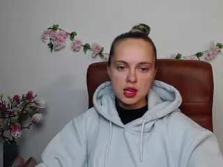 KhaleesiMoon's Live Sex Cam Show