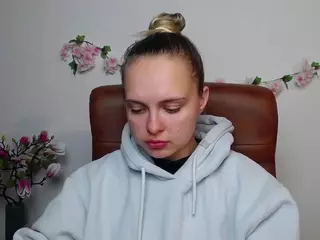 KhaleesiMoon's Live Sex Cam Show