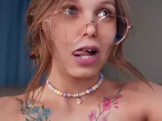 Elwyna's Live Sex Cam Show