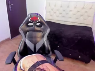 Pretty-Johnson's Live Sex Cam Show