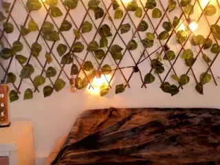 Pretty-Johnson's Live Sex Cam Show