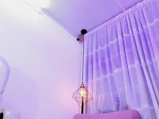 Pretty-Johnson's Live Sex Cam Show