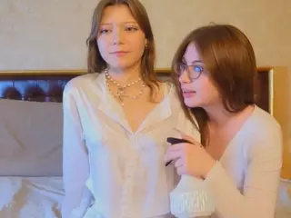 MonaBurge's Live Sex Cam Show