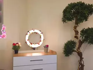 MonaBurge's Live Sex Cam Show