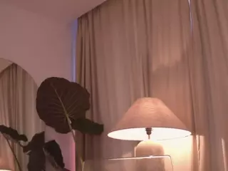 nadiablss's Live Sex Cam Show