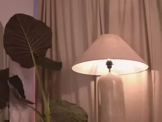 nadiablss's Live Sex Cam Show