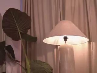 nadiablss's Live Sex Cam Show