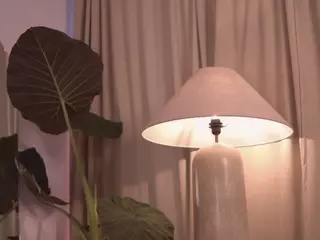 nadiablss's Live Sex Cam Show