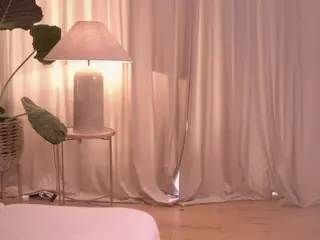 nadiablss's Live Sex Cam Show