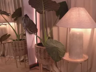 nadiablss's Live Sex Cam Show