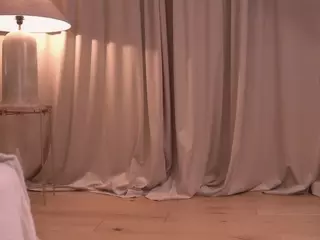 nadiablss's Live Sex Cam Show