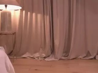 nadiablss's Live Sex Cam Show