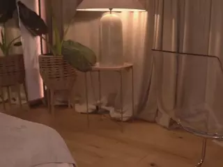 nadiablss's Live Sex Cam Show