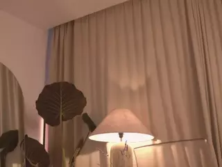 nadiablss's Live Sex Cam Show