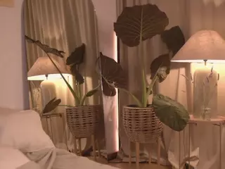 nadiablss's Live Sex Cam Show