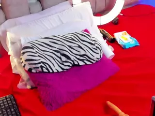 ScarletHill's Live Sex Cam Show