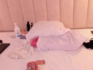 ScarletHill's Live Sex Cam Show