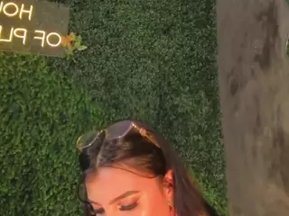 emmily-z's Live Sex Cam Show