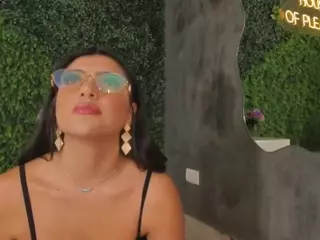 emmily-z's Live Sex Cam Show