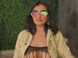 emmily-z's Live Sex Cam Show