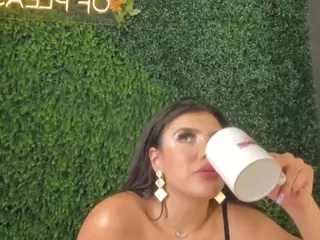 emmily-z's Live Sex Cam Show