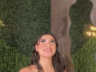 emmily-z's Live Sex Cam Show