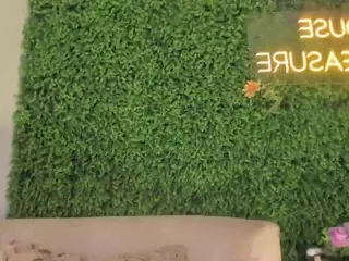 emmily-z's Live Sex Cam Show
