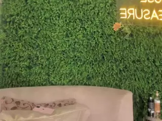 emmily-z's Live Sex Cam Show