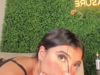 emmily-z's Live Sex Cam Show