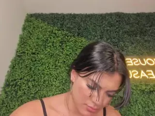emmily-z's Live Sex Cam Show