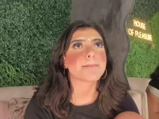 emmily-z's Live Sex Cam Show