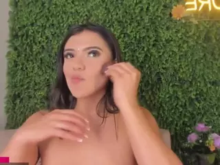 emmily-z's Live Sex Cam Show