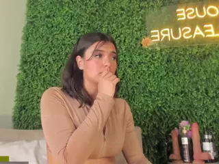 emmily-z's Live Sex Cam Show