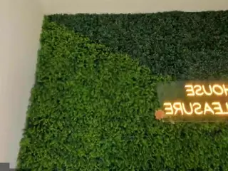 emmily-z's Live Sex Cam Show