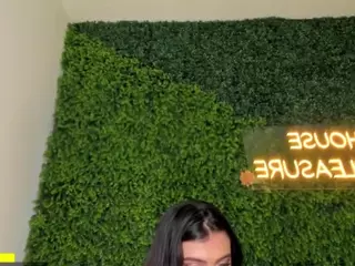emmily-z's Live Sex Cam Show